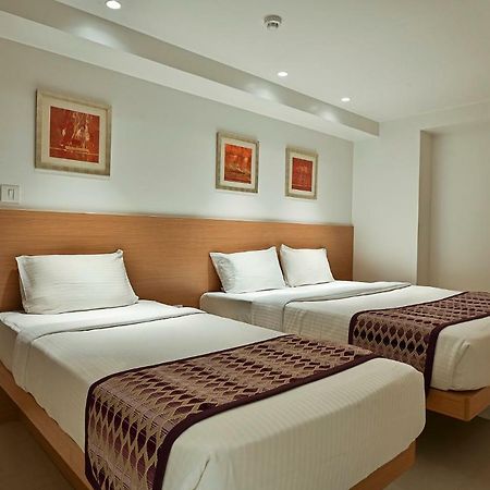 Hotel Leafio-Near Airport Bombay Exterior foto