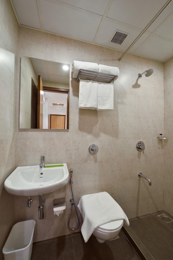 Hotel Leafio-Near Airport Bombay Exterior foto